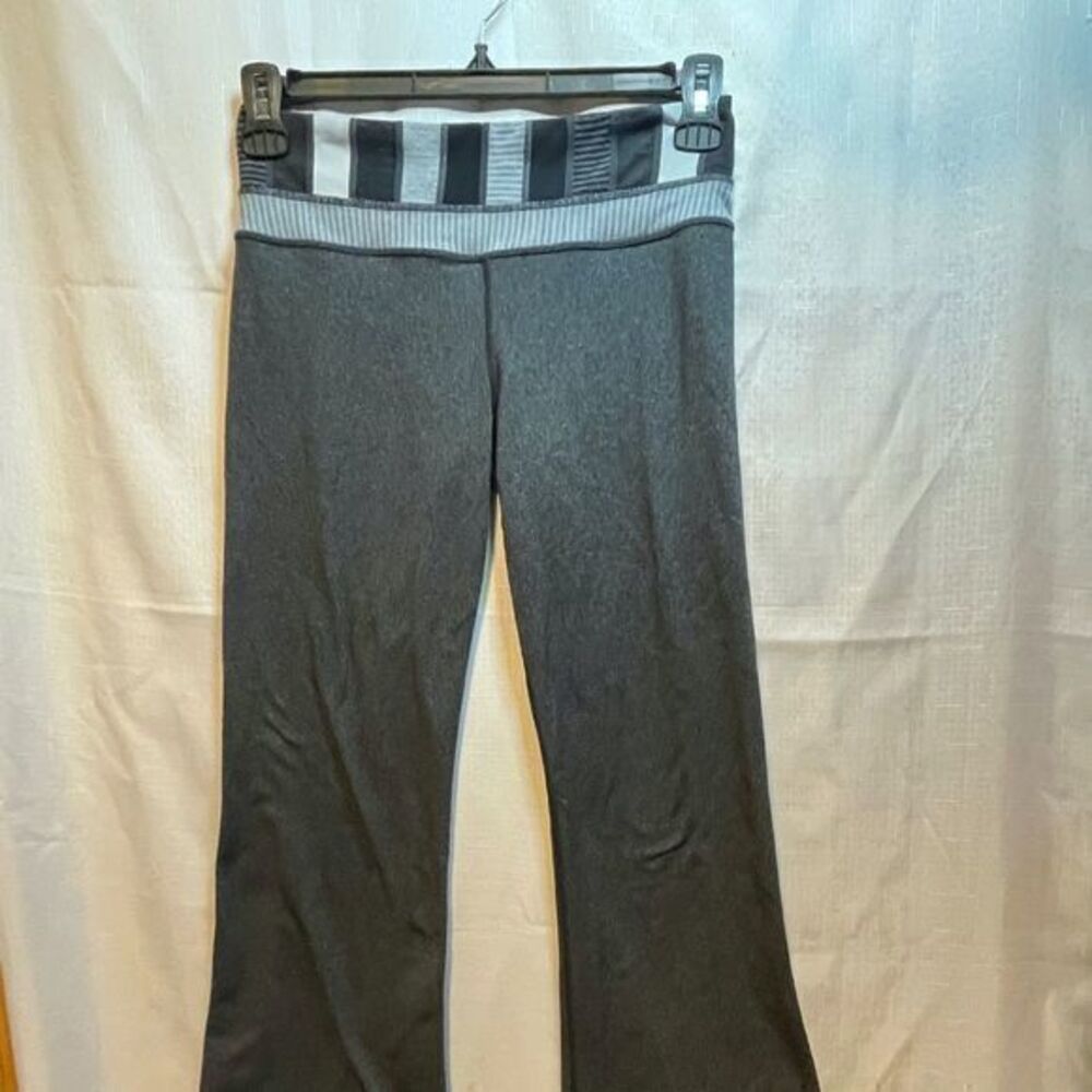 Lululemon Womens Grey Flare Leggings Reversible Yoga Size 6